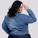 Jaqueta jeans Feminina detalhe bolso - Lindalva. Plus Size