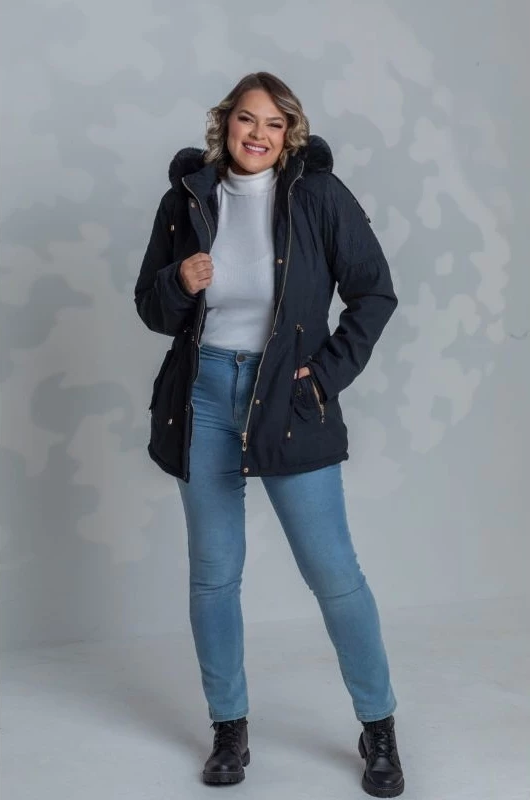 Jaqueta com capuz e forro peluciado Mily. Plus Size