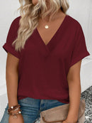 Blusa feminina com gola V e cores brilhantes Lucilda. Plus Size