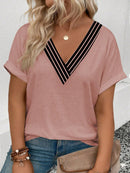 Blusa feminina com gola V e cores brilhantes Lucilda. Plus Size