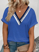 Blusa feminina com gola V e cores brilhantes Lucilda. Plus Size