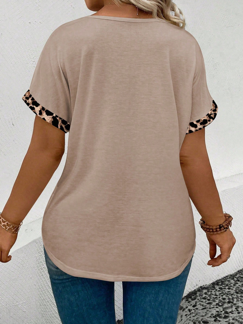 Blusa feminina com gola V e cores brilhantes Lucilda. Plus Size