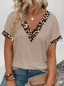 Blusa feminina com gola V e cores brilhantes Lucilda. Plus Size