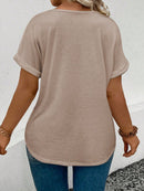 Blusa feminina com gola V e cores brilhantes Lucilda. Plus Size