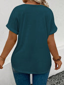 Blusa feminina com gola V e cores brilhantes Lucilda. Plus Size