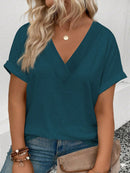 Blusa feminina com gola V e cores brilhantes Lucilda. Plus Size
