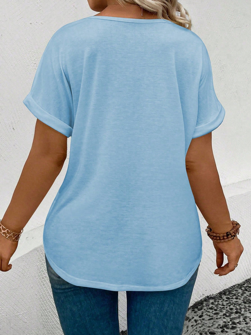 Blusa feminina com gola V e cores brilhantes Lucilda. Plus Size