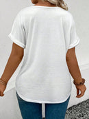 Blusa feminina com gola V e cores brilhantes Lucilda. Plus Size